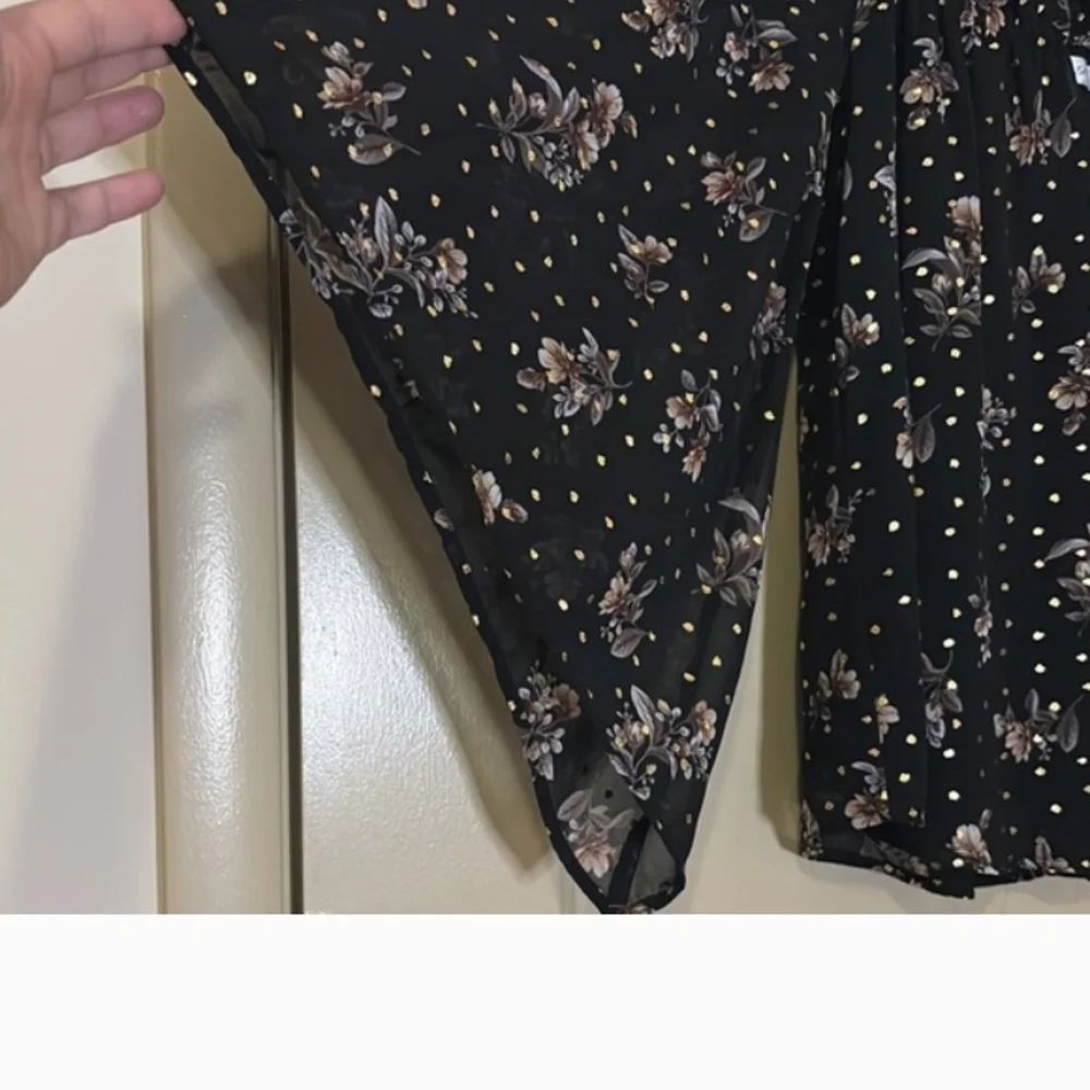 Floral Black Women's Top - Picture 6 of 8